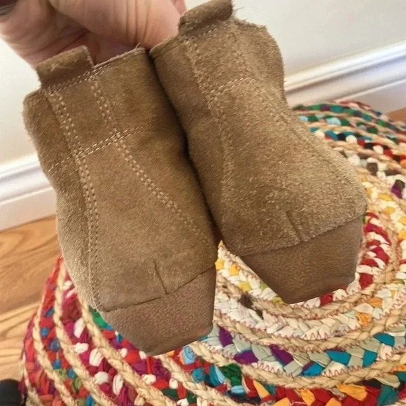 Nine  West beige suede leather small wedge ankle boots - Picture 4 of 6